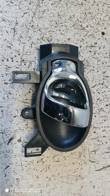 NISSAN JUKE «I» (2014) ALLESTIMENTI INTERNI MANIGLIA PORTA INT. ANT. SX. USATO Da 2014 in poi [[278762]]