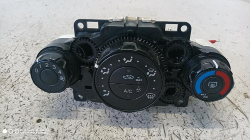 FORD FIESTA «VI» (2012) ALLESTIMENTI INTERNI MODULO COMANDO RISCALDAMENTO / CLIMA USATO Da 2012 A 2017 [[279674]]