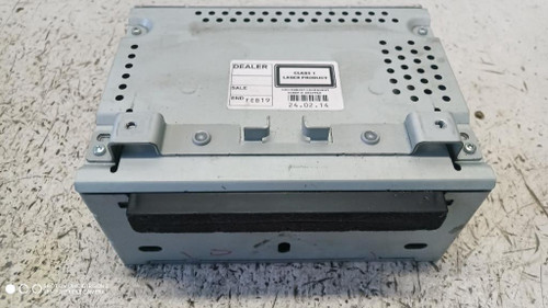 FORD FIESTA «VI» (2012) ALLESTIMENTI INTERNI UNITÀ AUTORADIO USATO Da 2012 A 2017 [[279675]]