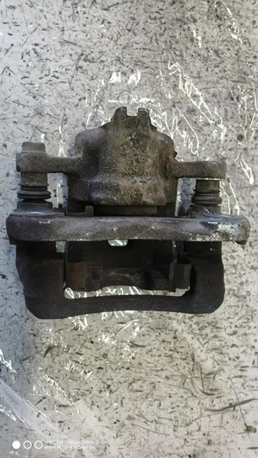 HYUNDAI I20 «I» (2012) IMPIANTO FRENANTE PINZA FRENO POST. SX. USATO Da 2012 A 2015 [[281079]]