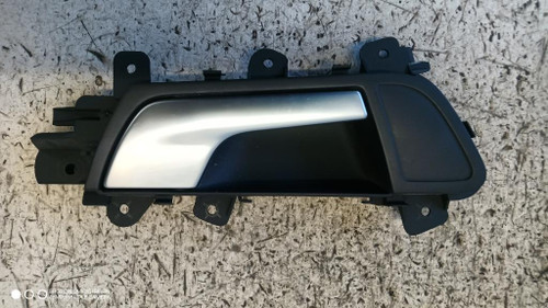 AUDI A4 «8K2» (2008) ALLESTIMENTI INTERNI MANIGLIA PORTA INT. POST. DX. USATO Da 2007 A 2012 [[281653]]