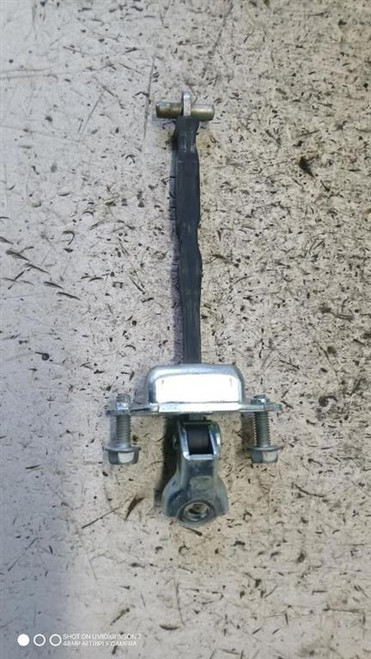 SUZUKI VITARA «II» (2015) LAMIERATI ESTERNI TIRANTE ARRESTO APERTURA PORTA ANT. DX. USATO Da 2015 A 2018 [[283859]]