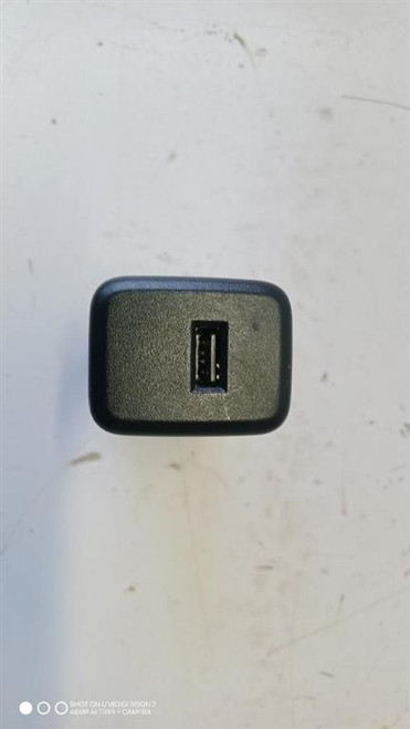 OPEL CROSSLAND X (2017) ALLESTIMENTI INTERNI CONNETTORE USB USATO Da 2018 A 2020 [[284393]]