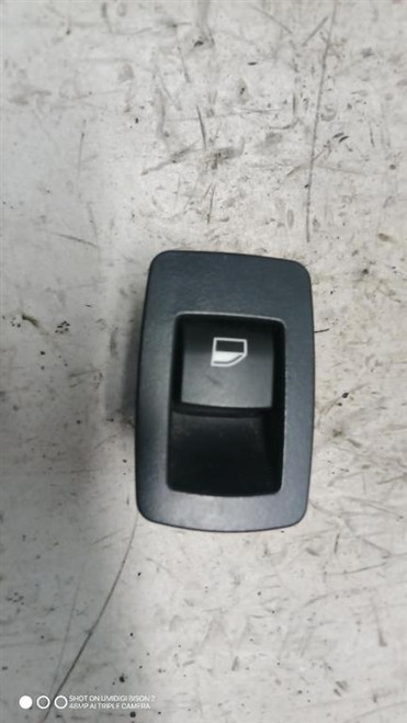 BMW SERIE 1 «F20» BERLINA (2015) IMPIANTO ELETTRICO INTERRUTTORE ALZACRISTALLI POST. DX. USATO Da 2015 in poi [[285087]]