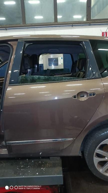 RENAULT SCÉNIC «III» X-MOD (2012) LAMIERATI ESTERNI PORTA POST. SX. USATO Da 2011 A 2011 [[285290]]