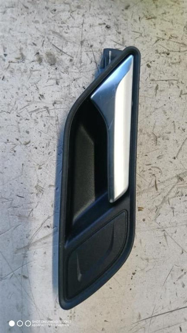 AUDI A3 «8VF» SPORTBACK (2016) ALLESTIMENTI INTERNI MANIGLIA PORTA INT. POST. DX. USATO Da 2016 A 2017 [[286014]]