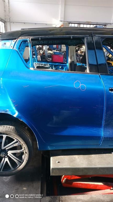 SUZUKI SWIFT «VI» (2017) LAMIERATI ESTERNI PORTA POST. DX. USATO Da 2020 in poi [[286261]]