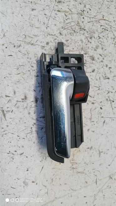 SUZUKI SWIFT «IV» (2005) ALLESTIMENTI INTERNI MANIGLIA PORTA INT. ANT. SX. USATO Da 2005 A 2011 [[286634]]