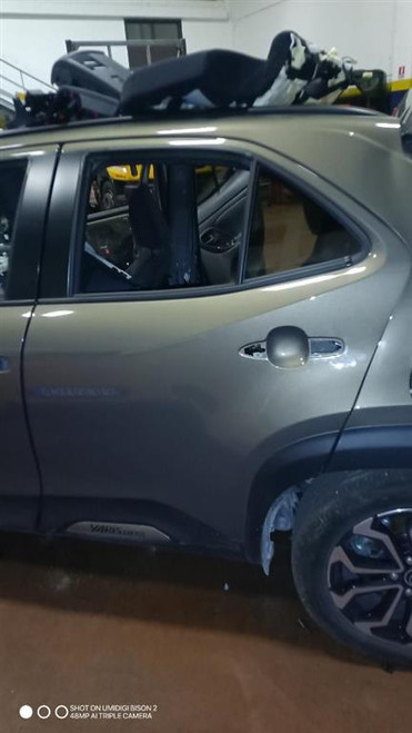 TOYOTA YARIS CROSS (2020) LAMIERATI ESTERNI PORTA POST. SX. USATO Da 2020 in poi [[286753]]