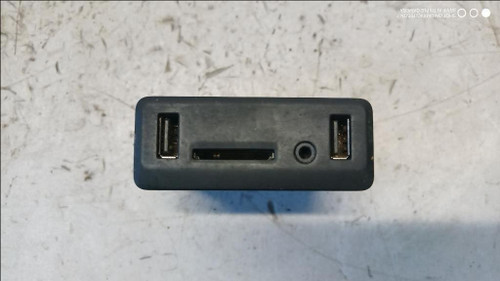 RENAULT ESPACE «V» (2015) ALLESTIMENTI INTERNI CONNETTORE USB USATO Da 2015 A 2019 [[286875]]