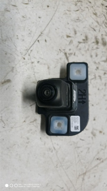 TOYOTA YARIS CROSS (2020) LAMIERATI ESTERNI TELECAMERA POSTERIORE PORTELLO POST. USATO Da 2020 in poi [[287003]]