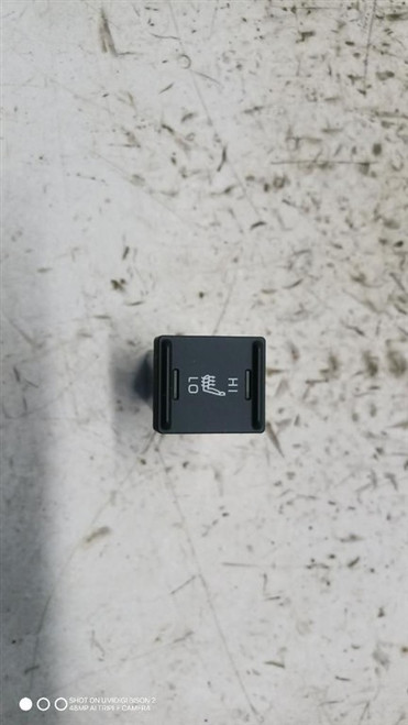 TOYOTA YARIS CROSS (2020) IMPIANTO ELETTRICO INTERRUTTORE RISCALDAMENTO SEDILE ANT. DX. USATO Da 2020 in poi [[287018]]