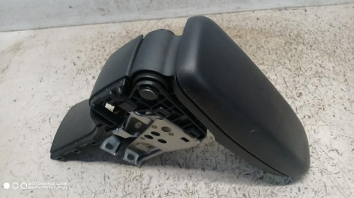 TOYOTA YARIS CROSS (2020) ALLESTIMENTI INTERNI BRACCIOLO CONSOLE CENTRALE USATO Da 2020 in poi [[287022]]