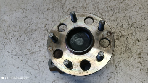 TOYOTA YARIS CROSS (2020) ASSALE MOZZO RUOTA C/CUSCINETTO POST. SX. USATO Da 2020 in poi [[287144]]