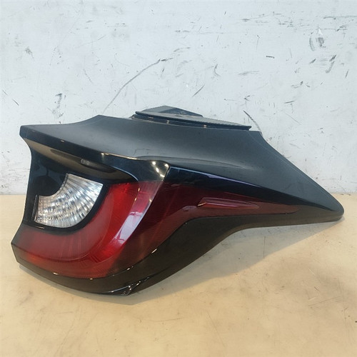 TOYOTA YARIS «V» (2020) FANALERIA FANALE POST. DX. USATO Da 2020 in poi [[287843]]