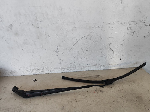 TOYOTA YARIS «V» (2020) CRISTALLI BRACCIO TERGICRISTALLO PARABREZZA SX. USATO Da 2020 in poi [[287974]]