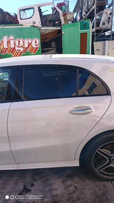 MERCEDES CLASSE A «W177» (2022) LAMIERATI ESTERNI PORTA POST. SX. USATO Da 2022 in poi [[288920]]