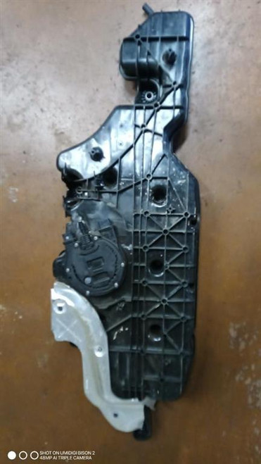 MERCEDES CLASSE CLA «C118» (2019) SCARICO E INIEZIONE SERBATOIO ADBLUE USATO Da 2020 A 2023 [[289310]]