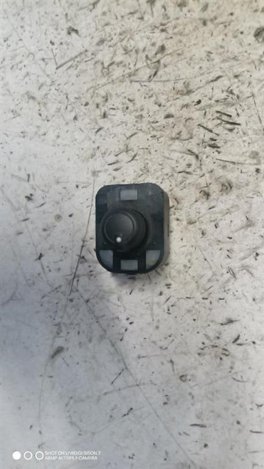 AUDI A3 «8VA» SPORTBACK (2012) IMPIANTO ELETTRICO INTERRUTTORE REGOLAZIONE SPECCHIO RETROVISORE EST. SX. USATO Da 2012 A 2015 [[289623]]