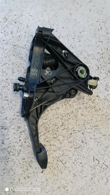 AUDI A3 «8VA» SPORTBACK (2012) CAMBIO E TRASMISSIONE PEDALE FRIZIONE USATO Da 2012 A 2015 [[289812]]