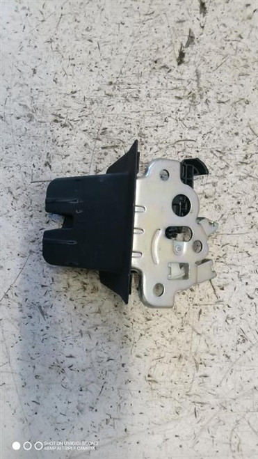 AUDI A3 «8VA» SPORTBACK (2012) LAMIERATI ESTERNI SERRATURA PORTELLO POST. USATO Da 2012 A 2015 [[289842]]