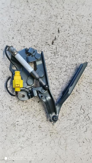 AUDI A3 «8VA» SPORTBACK (2012) LAMIERATI ESTERNI CERNIERA COFANO ANT. SX. USATO Da 2012 A 2015 [[289843]]