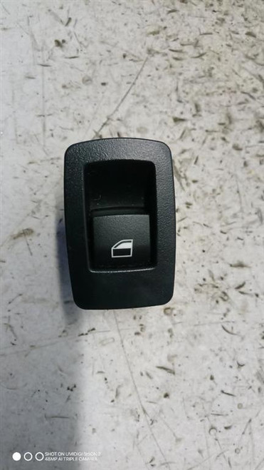 BMW SERIE 1 «F20» BERLINA (2015) IMPIANTO ELETTRICO INTERRUTTORE ALZACRISTALLI POST. SX. USATO Da 2015 in poi [[289981]]