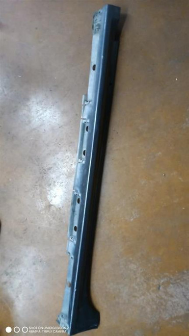 TOYOTA YARIS «V» (2020) LAMIERATI ESTERNI SPOILER SOTTOPORTA SX. USATO Da 2020 in poi [[290284]]