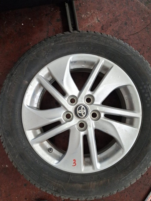 TOYOTA YARIS «V» (2020) LAMIERATI ESTERNI CERCHIO RUOTA ANT. SX. USATO Da 2020 in poi [[290536]]