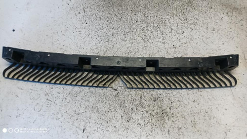 VOLKSWAGEN GOLF «VIII» (2019) LAMIERATI ESTERNI SOSTEGNO PARAURTI CENTRALE POST. USATO Da 2019 A 2024 [[291324]]