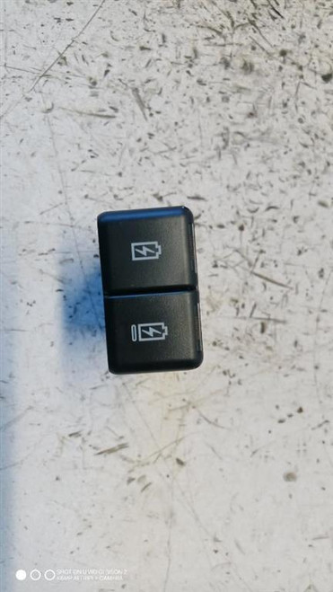 SUZUKI SWIFT «VII»  (2024) ALLESTIMENTI INTERNI CONNETTORE USB USATO [[291846]]