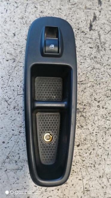 FIAT 500L (2013) IMPIANTO ELETTRICO INTERRUTTORE ALZACRISTALLI ANT. DX. USATO Da 2014 A 2017 [[292982]]