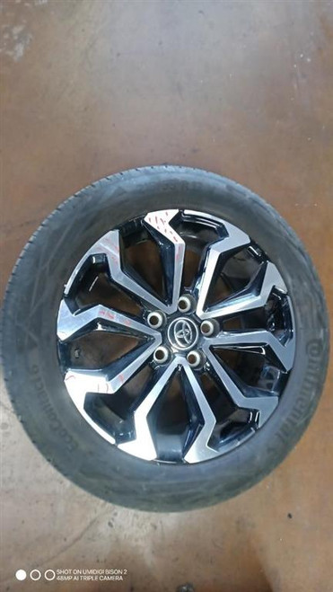 TOYOTA YARIS CROSS (2020) LAMIERATI ESTERNI CERCHIO RUOTA ANT. SX. USATO Da 2020 in poi [[293127]]