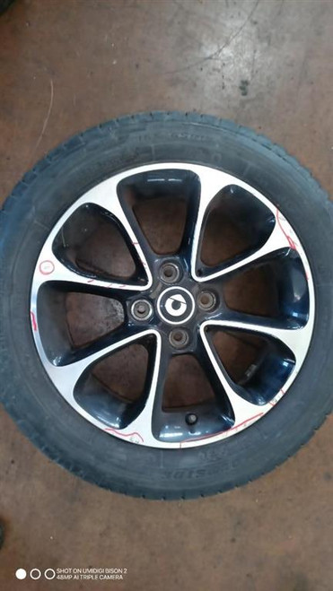 SMART FORTWO COUPÉ «453» (2015) LAMIERATI ESTERNI CERCHIO RUOTA ANT. DX. USATO Da 2014 A 2019 [[293269]]