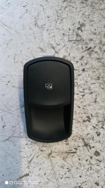 OPEL CORSA «E» (2014) IMPIANTO ELETTRICO INTERRUTTORE ALZACRISTALLI ANT. DX. USATO Da 2014 in poi [[294581]]