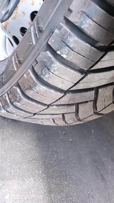 IVECO DAILY S «IV» (2014) ASSALE PNEUMATICO POST.SX USATO Da 2019 in poi [[294968]]