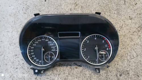 MERCEDES CLASSE A «W176» (2013) ALLESTIMENTI INTERNI QUADRO STRUMENTI USATO Da 2012 A 2015 [[295518]]