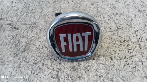 FIAT PUNTO EVO (2010) LAMIERATI ESTERNI STEMMA PORTELLO POST. USATO Da 2009 A 2011 [[295917]]