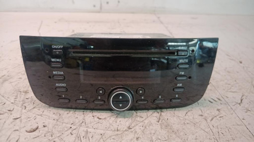 FIAT PUNTO «III» (2012) ALLESTIMENTI INTERNI UNITÀ AUTORADIO USATO Da 2011 in poi [[230278]]