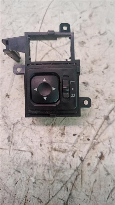 MITSUBISHI PAJERO «III» (2000) IMPIANTO ELETTRICO INTERRUTTORE REGOLAZIONE SPECCHIO RETROVISORE EST. USATO Da 2000 A 2001 [[229786]]