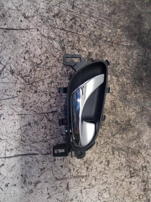 NISSAN QASHQAI «II» (2014) ALLESTIMENTI INTERNI MANIGLIA PORTA INT. POST. DX. USATO Da 2014 A 2017 [[226919]]