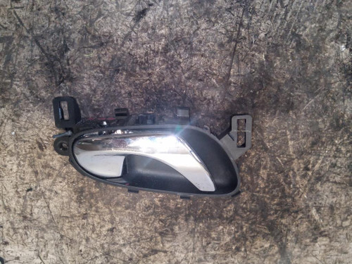 NISSAN QASHQAI «II» (2014) ALLESTIMENTI INTERNI MANIGLIA PORTA INT. ANT. DX. USATO Da 2014 A 2017 [[226913]]