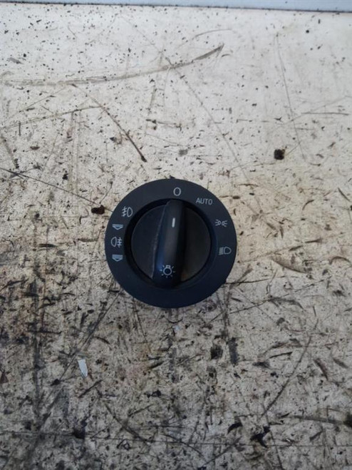 AUDI A6 «4F5» AVANT (2005) IMPIANTO ELETTRICO INTERRUTTORE ILLUMINAZIONE USATO Da 2005 A 2008 [[224072]]