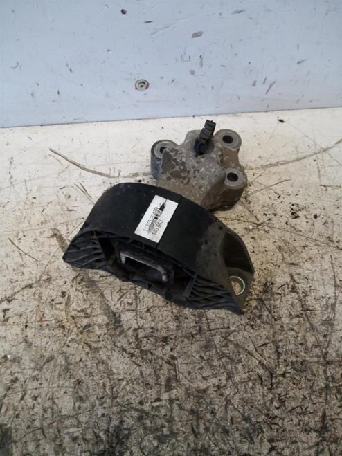 RENAULT CLIO «IV» (2013) MOTORE SUPPORTO MOTORE SX. USATO Da 2012 A 2016 [[222674]]
