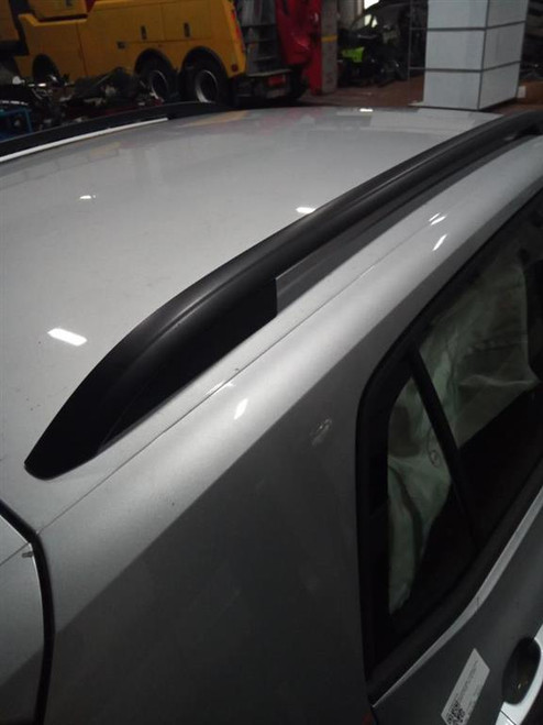 VOLKSWAGEN T-CROSS (2019) LAMIERATI ESTERNI BARRA PORTAPACCHI TETTO DX. USATO Da 2020 in poi [[221949]]