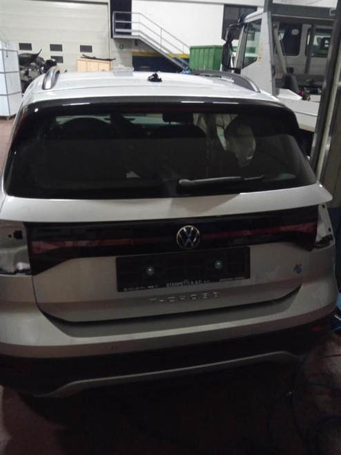 VOLKSWAGEN T-CROSS (2019) LAMIERATI ESTERNI PORTELLO POST. USATO Da 2020 in poi [[221948]]