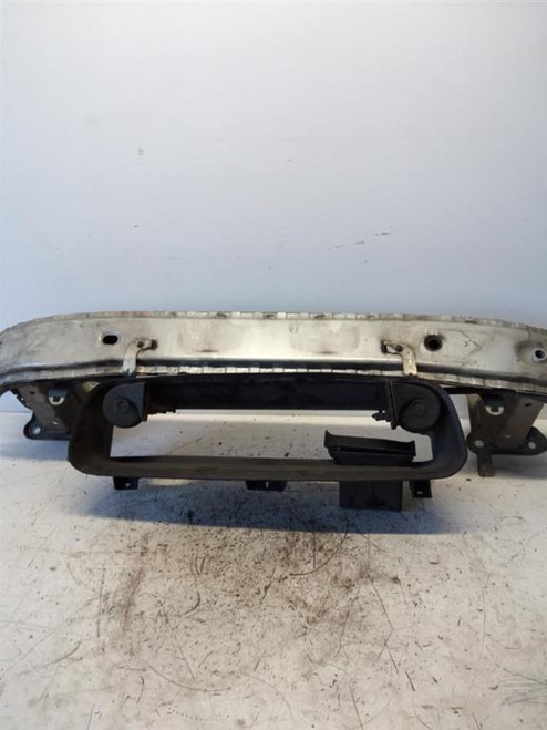 VOLVO V50 (2004) LAMIERATI ESTERNI TRAVERSA PARAURTI ANT. USATO Da 2006 in poi [[218900]]