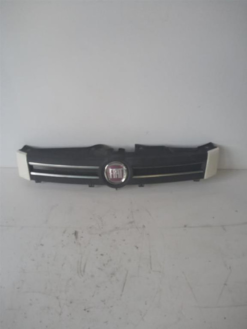 FIAT PANDA «II» (2009) LAMIERATI ESTERNI GRIGLIA RADIATORE USATO Da 2009 A 2010 [[216572]]