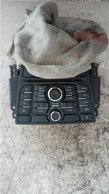 OPEL ASTRA «J» (2010) ALLESTIMENTI INTERNI PULSANTIERA UNITÀ AUTORADIO USATO Da 2009 A 2012 [[215905]]