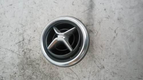 MERCEDES CLASSE A «W176» (2015) ALLESTIMENTI INTERNI GRIGLIA CONDOTTO ARIA CRUSCOTTO CENTRALE SX. USATO Da 2015 in poi [[214414]]